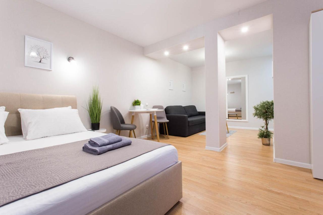 Apartment In The City Center - Gimnasiyna Naberezhna 24A-1 Charkov Buitenkant foto