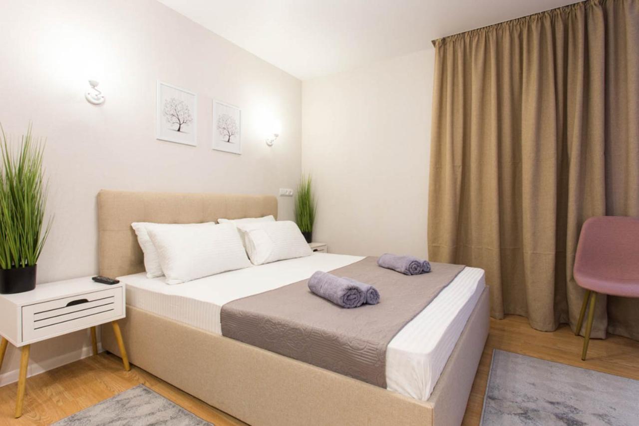 Apartment In The City Center - Gimnasiyna Naberezhna 24A-1 Charkov Buitenkant foto