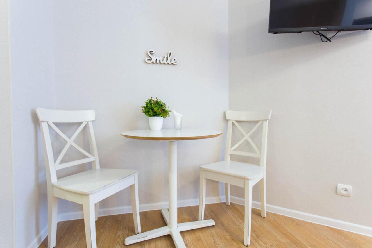 Apartment In The City Center - Gimnasiyna Naberezhna 24A-1 Charkov Buitenkant foto