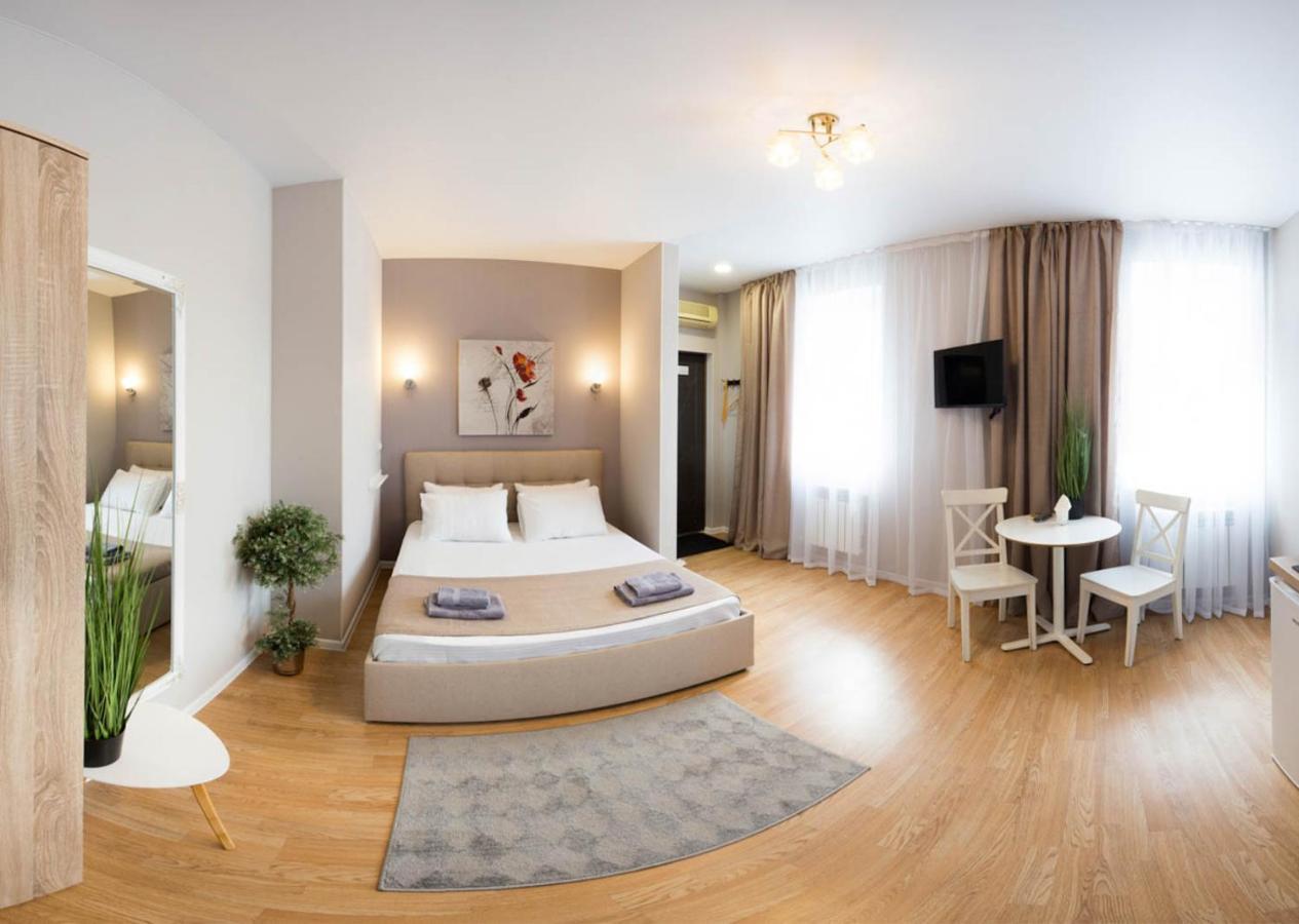Apartment In The City Center - Gimnasiyna Naberezhna 24A-1 Charkov Buitenkant foto