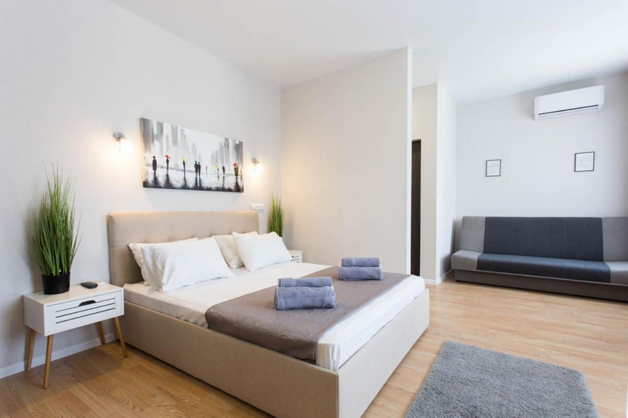 Apartment In The City Center - Gimnasiyna Naberezhna 24A-1 Charkov Buitenkant foto