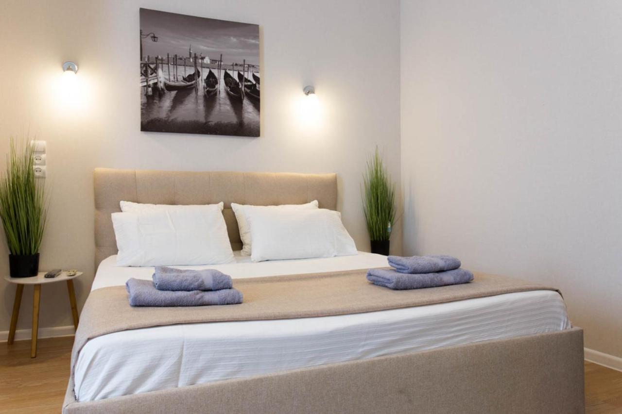 Apartment In The City Center - Gimnasiyna Naberezhna 24A-1 Charkov Buitenkant foto