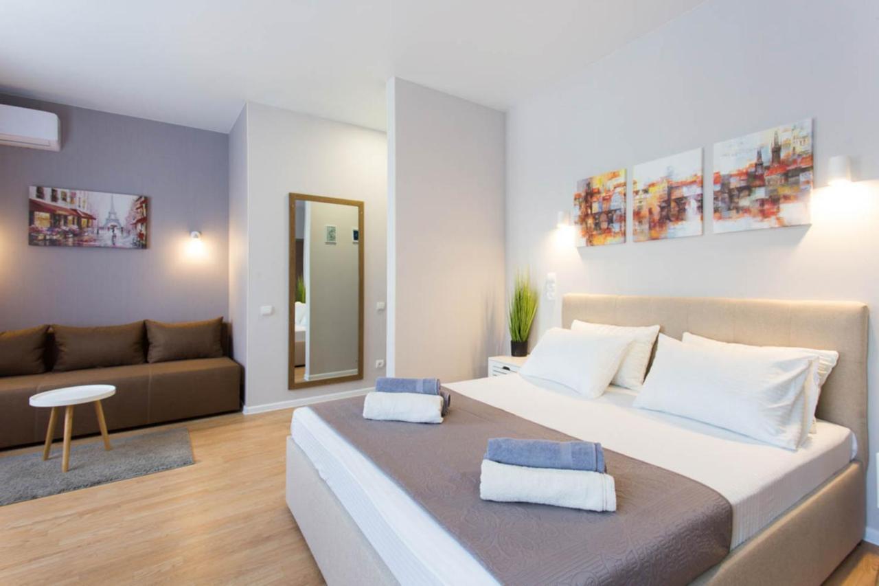 Apartment In The City Center - Gimnasiyna Naberezhna 24A-1 Charkov Buitenkant foto