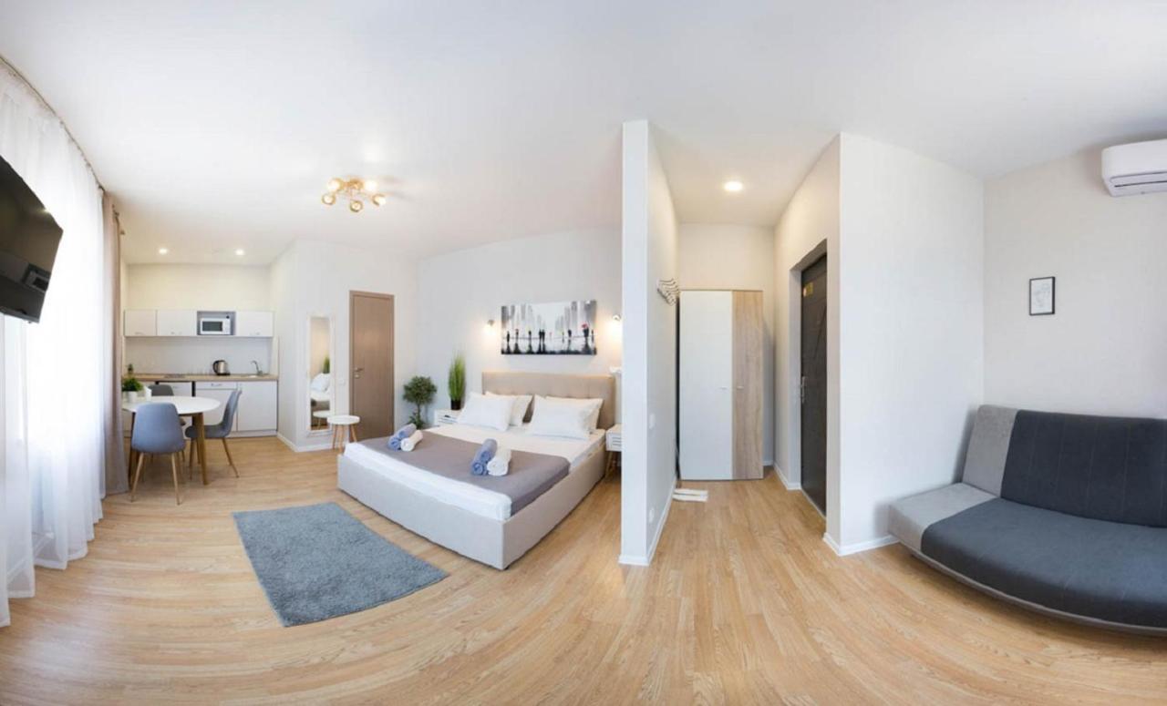 Apartment In The City Center - Gimnasiyna Naberezhna 24A-1 Charkov Buitenkant foto