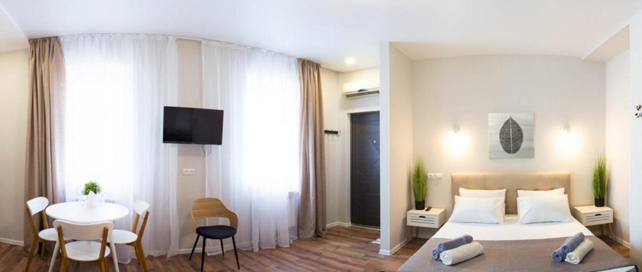 Apartment In The City Center - Gimnasiyna Naberezhna 24A-1 Charkov Buitenkant foto