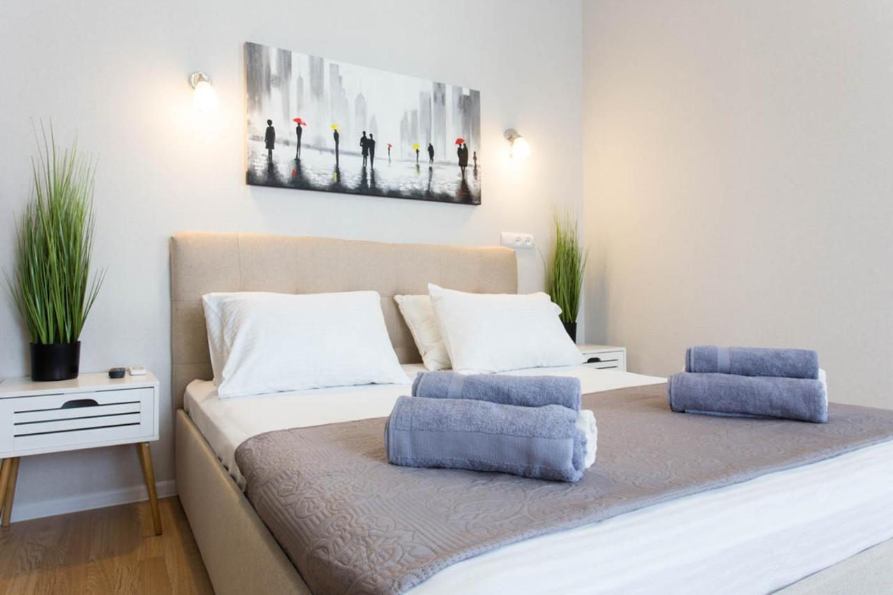 Apartment In The City Center - Gimnasiyna Naberezhna 24A-1 Charkov Buitenkant foto