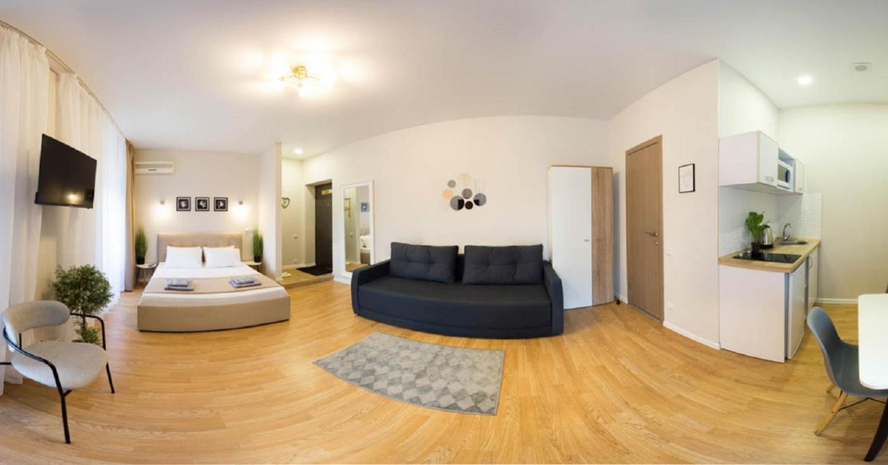 Apartment In The City Center - Gimnasiyna Naberezhna 24A-1 Charkov Buitenkant foto