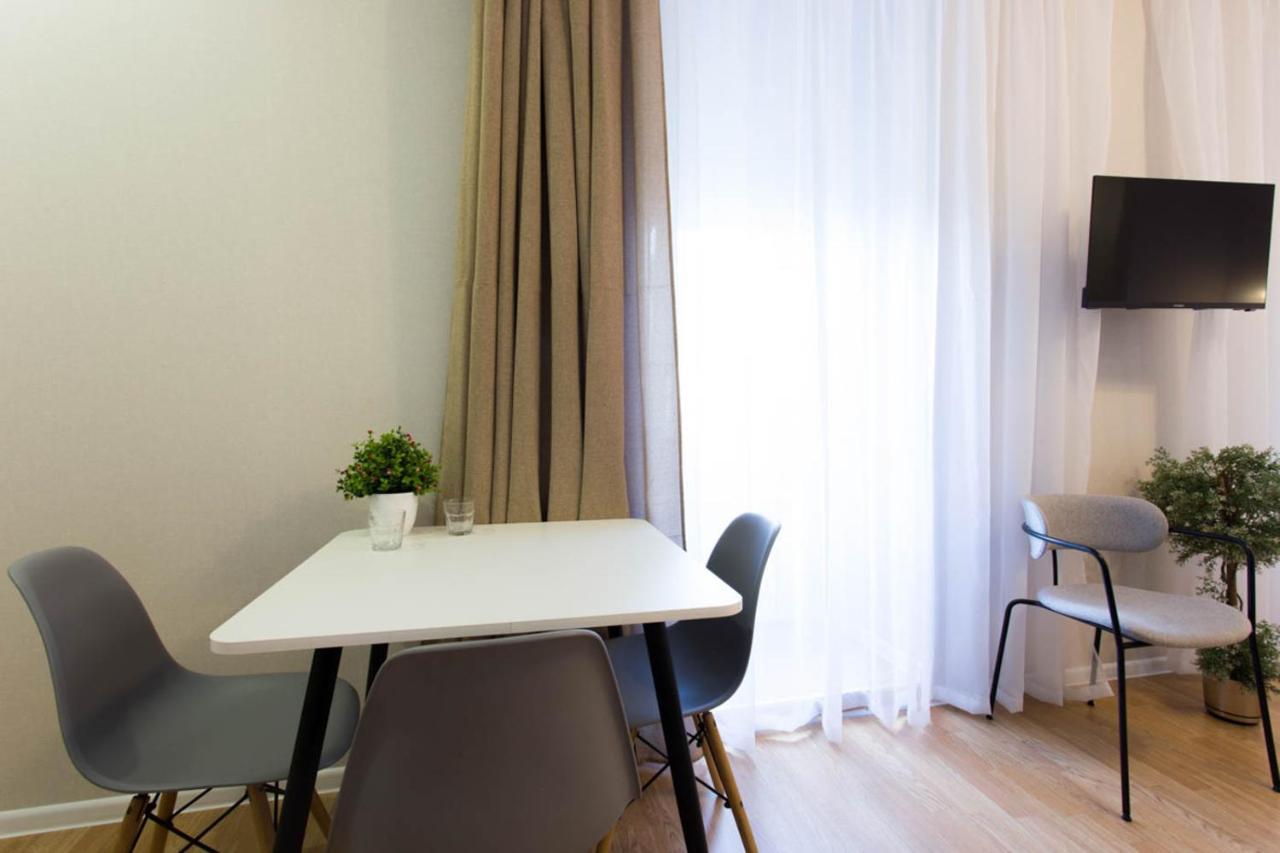 Apartment In The City Center - Gimnasiyna Naberezhna 24A-1 Charkov Buitenkant foto