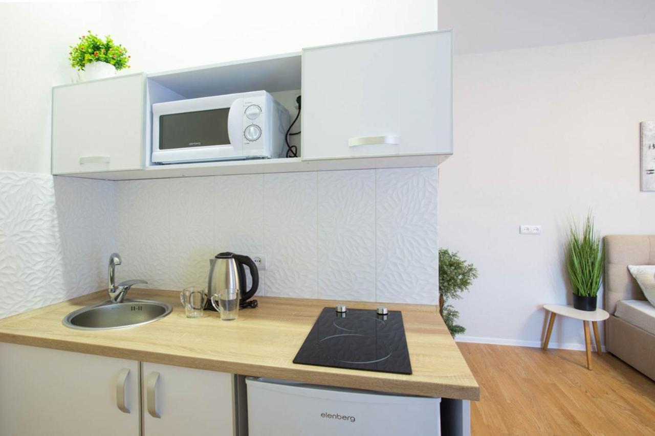 Apartment In The City Center - Gimnasiyna Naberezhna 24A-1 Charkov Buitenkant foto