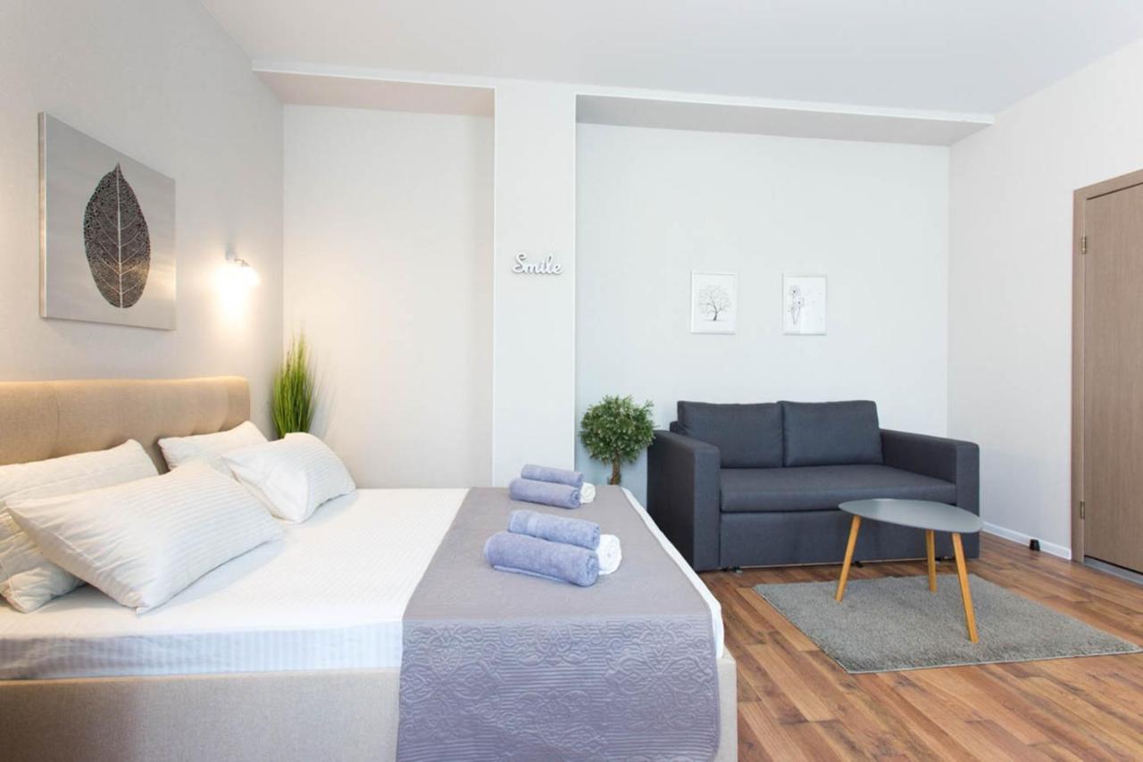 Apartment In The City Center - Gimnasiyna Naberezhna 24A-1 Charkov Buitenkant foto