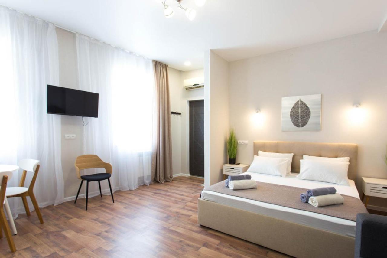 Apartment In The City Center - Gimnasiyna Naberezhna 24A-1 Charkov Buitenkant foto