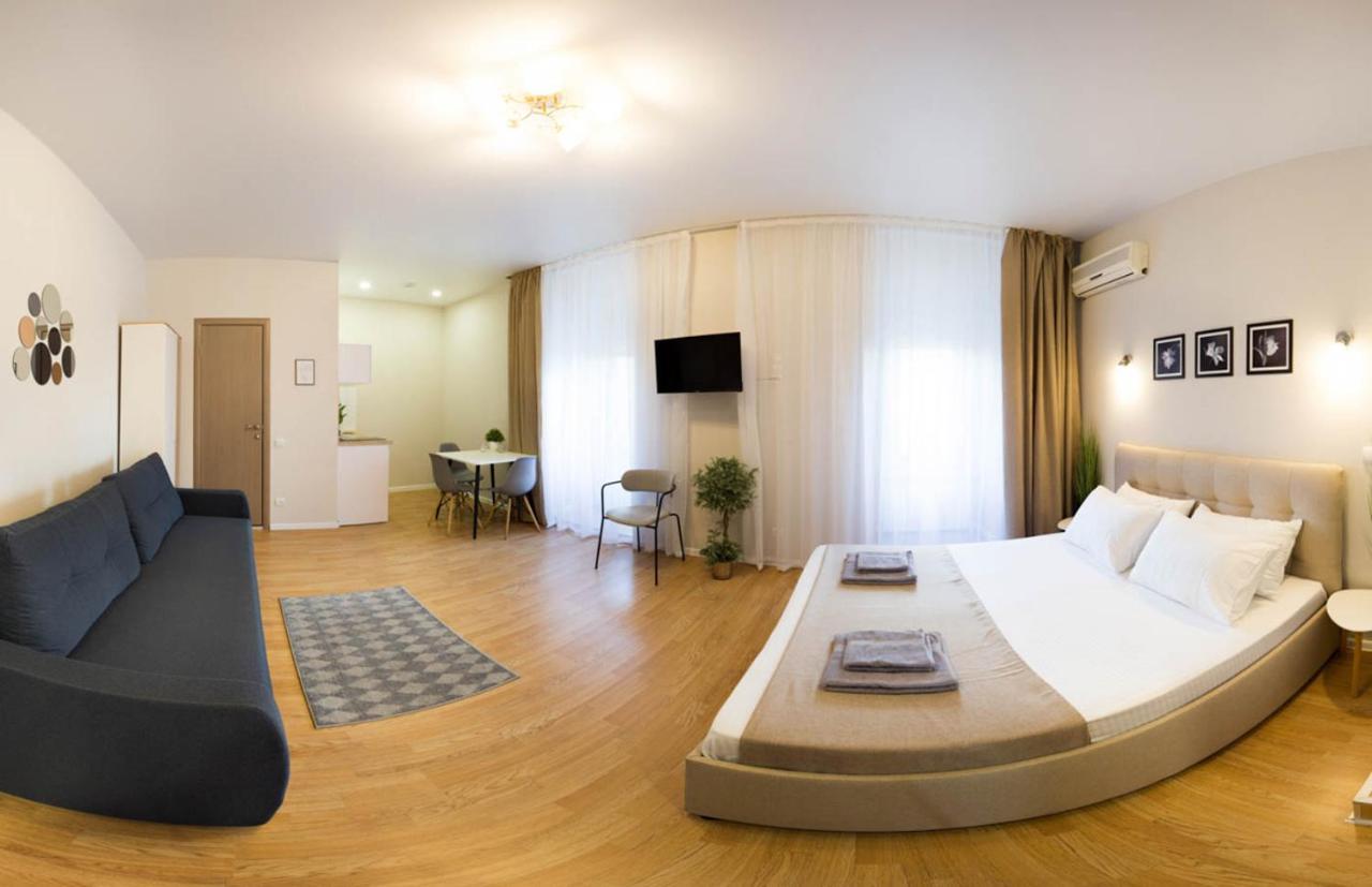 Apartment In The City Center - Gimnasiyna Naberezhna 24A-1 Charkov Buitenkant foto