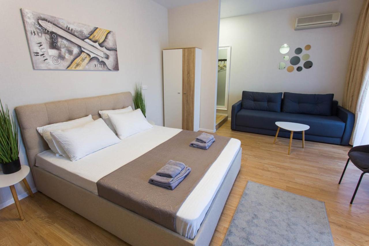 Apartment In The City Center - Gimnasiyna Naberezhna 24A-1 Charkov Buitenkant foto