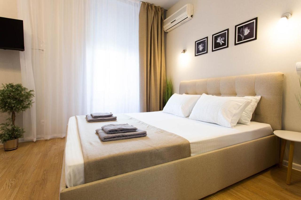 Apartment In The City Center - Gimnasiyna Naberezhna 24A-1 Charkov Buitenkant foto