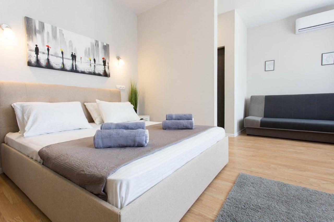 Apartment In The City Center - Gimnasiyna Naberezhna 24A-1 Charkov Buitenkant foto